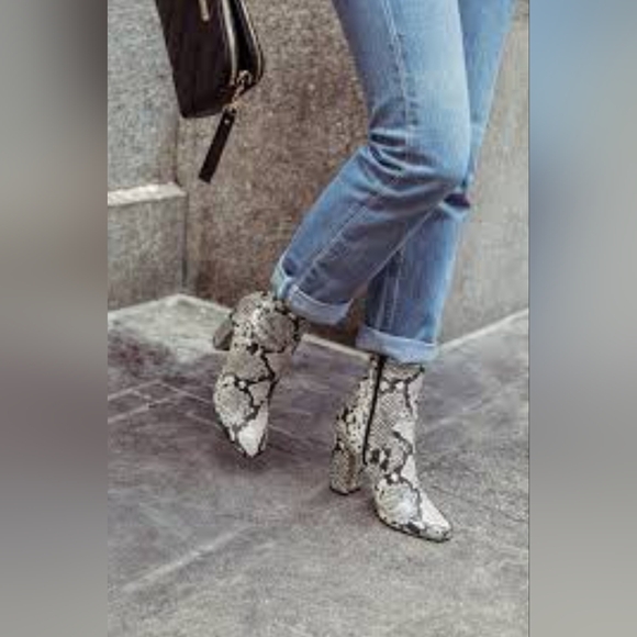 ALDO Snake Skin Print Bootie Size 8M - Picture 2 of 14